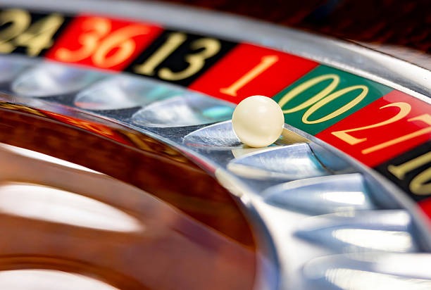 Live Gaple table on modal3000 login mobile app showing tile placement and player scores